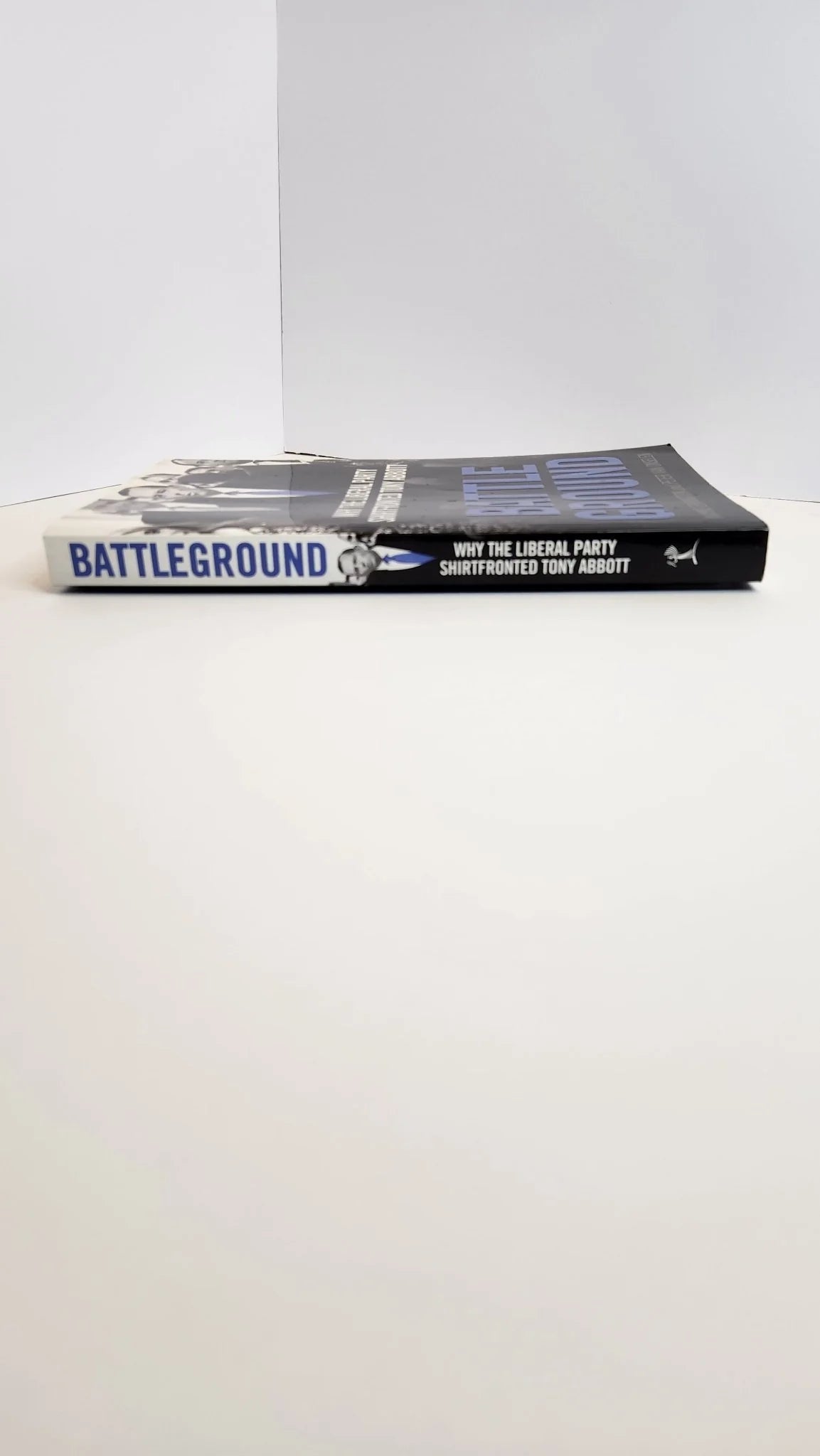 Battleground: Why the Liberal Party Shirtfronted Tony Abbott - Oakmont Books