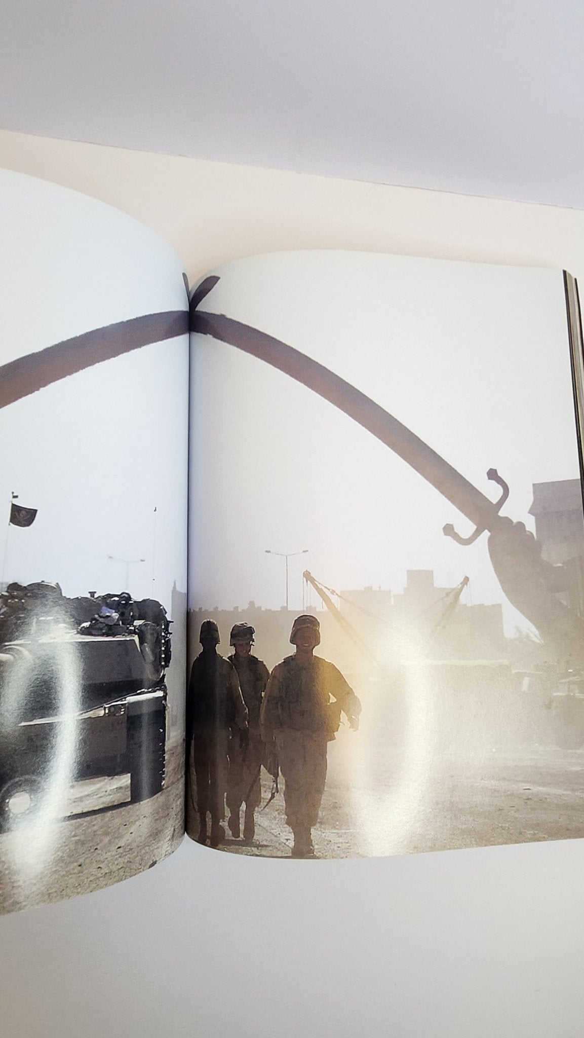 The War in Iraq: A Photo History (1st EDITION) - My Store